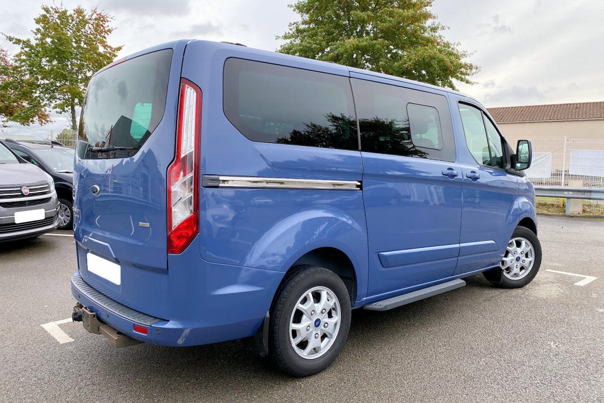 FORD TOURNEO CUSTOM 300 L1H1 2.2 TDCi 125 Limited 9 places