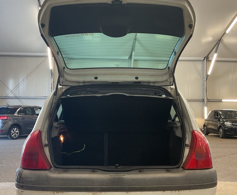 Renault Clio II 1.4i 16v 98cv RXT BVA - photo