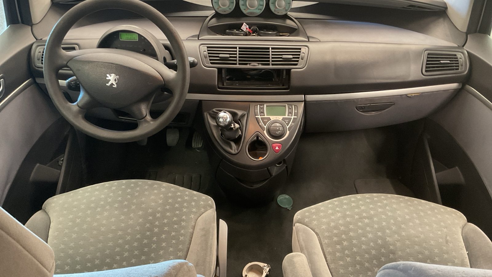 Peugeot 807 2.2 hdi 130 SV 6 places - photo