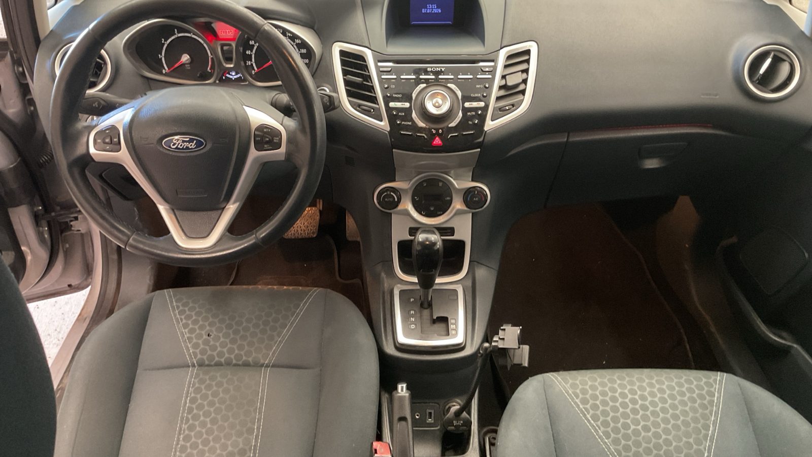 Ford Fiesta VI 1.4i 96cv BVA Titanium - photo
