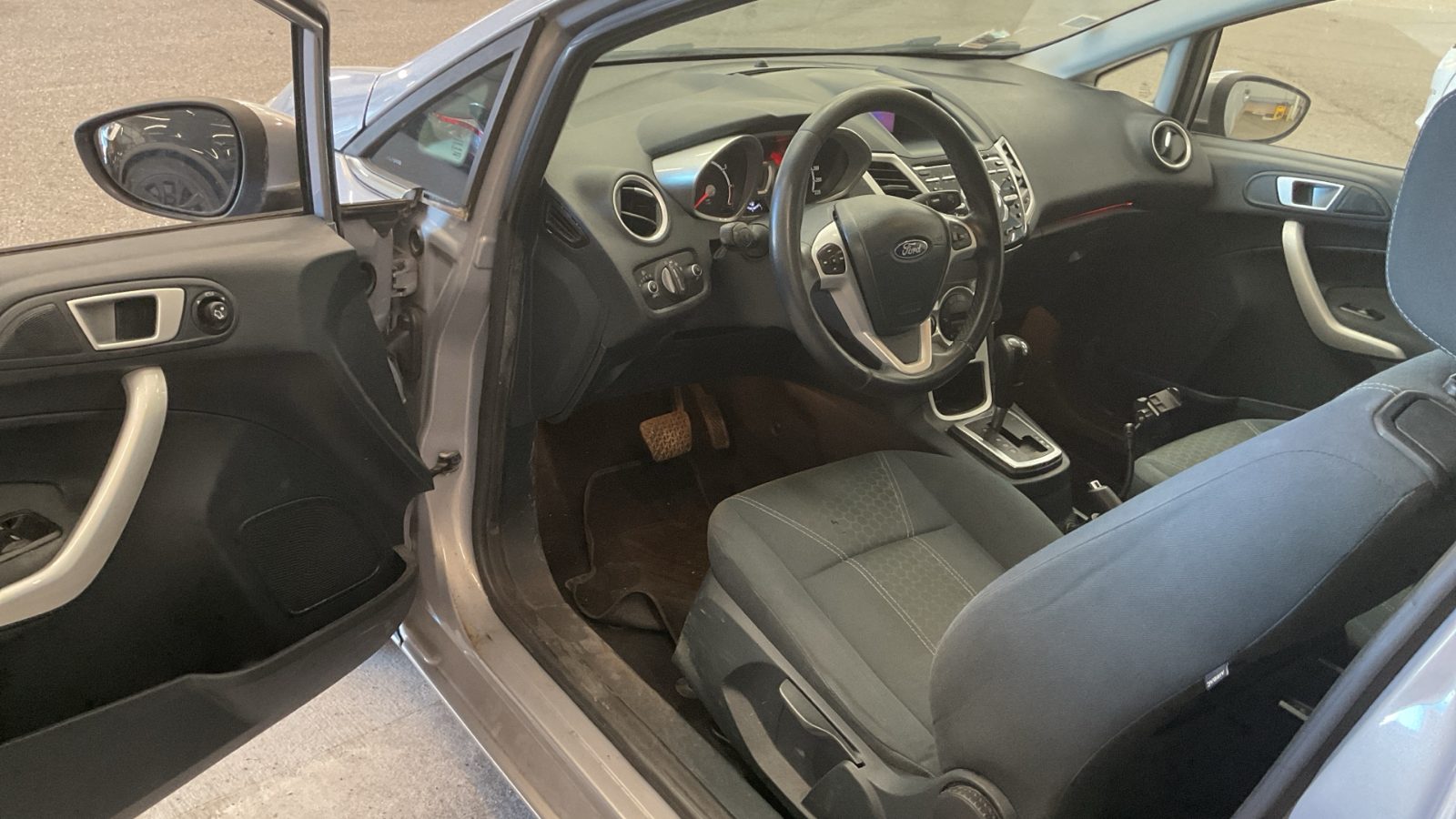 Ford Fiesta VI 1.4i 96cv BVA Titanium - photo