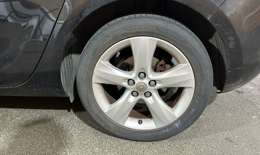 Opel Astra (J) 1.4 Twinport 100 Enjoy - photo
