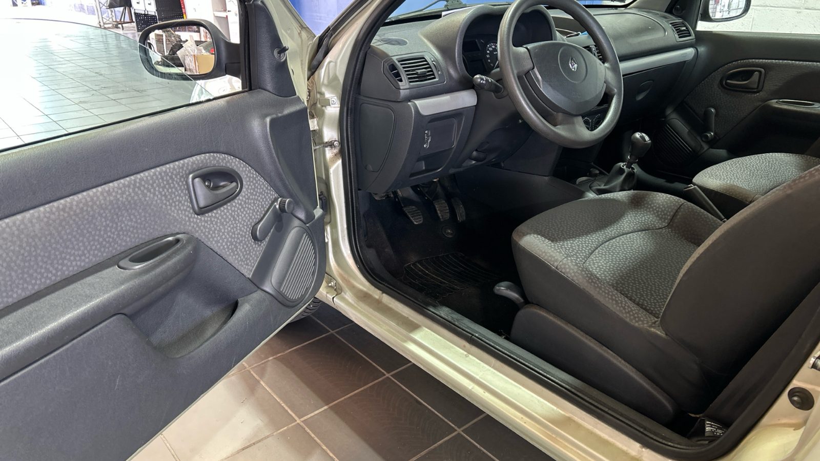 Renault Clio II 1.2i 60cv Ethanol Campus Authentique - photo