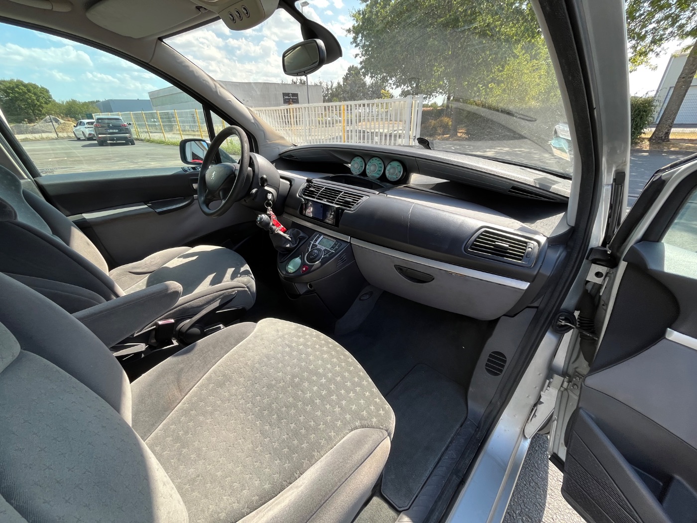 Peugeot 807 2.2 hdi 130 SV 6 places - photo