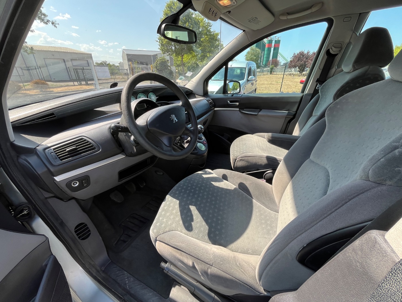 Peugeot 807 2.2 hdi 130 SV 6 places - photo