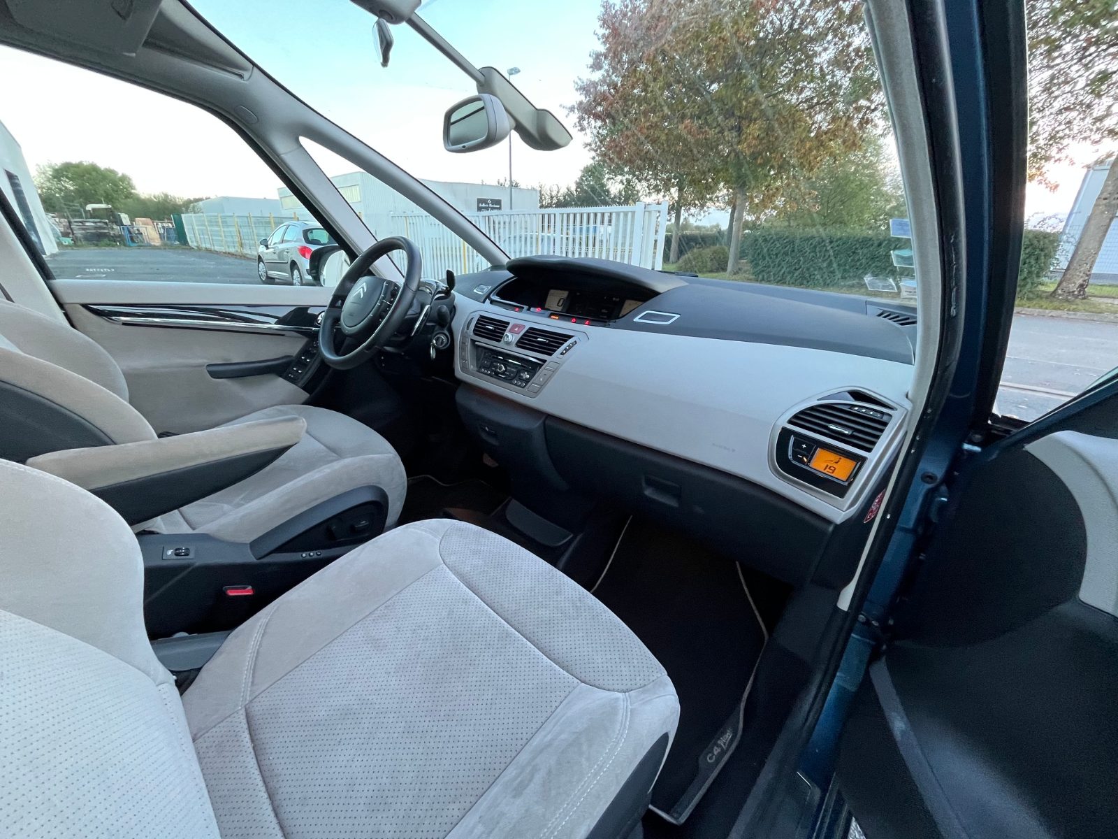 Citroën Grand C4 Picasso 1.6 THP 156 BMP6 Exclusive 7 places - photo